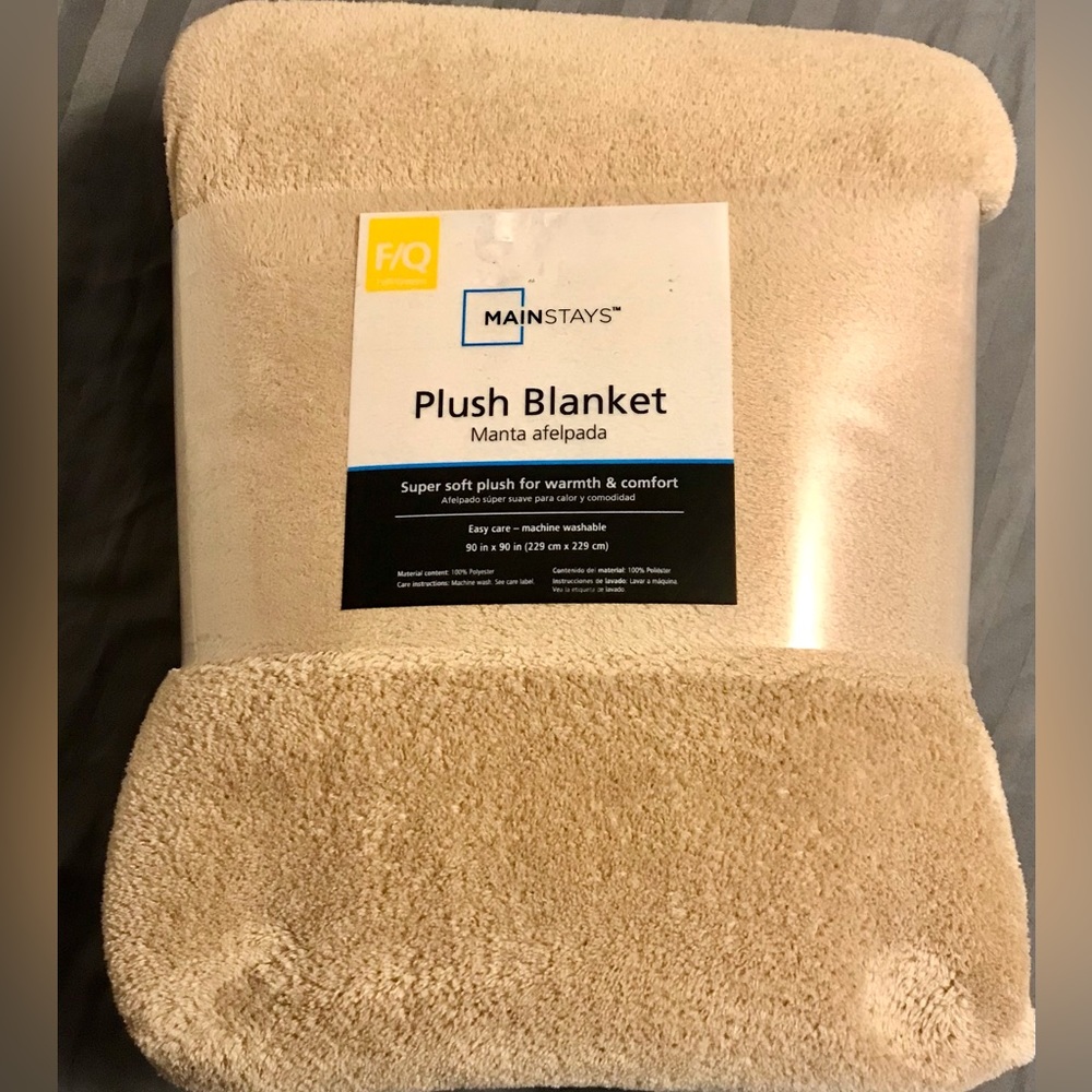 NWT! Super Soft Oversized 90”x90” Plush Blanket FULL / QUEEN Brownstone
